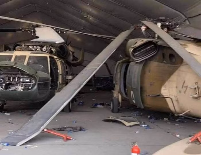 Ngoài ra, trước khi rời Kabul hôm 30/8, quân đội Mỹ đã vô hiệu hóa 73 máy bay. Cánh quạt và súng đã bị loại bỏ khỏi máy bay và trực thăng, trong khi các máy bay khác bị xì lốp, tháo bộ phận quan trọng khiến chúng đổ nghiêng ngả trên đường băng.