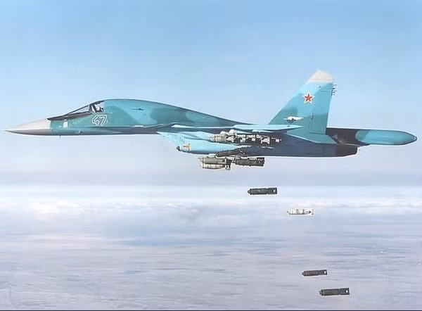 Ngoài ra, cường kích tiến công mặt đất Su-34M, sẽ được nâng cấp hệ thống vũ khí, hệ thống điện tử hàng không và thiết bị tác chiến điện tử với số lượng lớn.