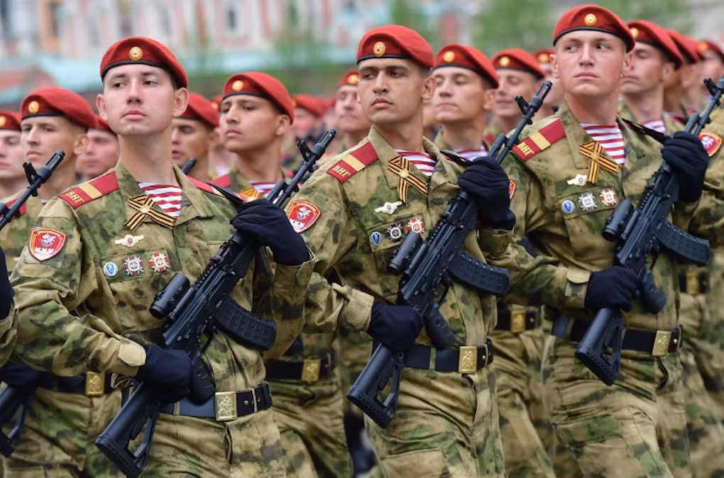 Năm 2019, chi tiêu quân sự của Quân đội Nga thậm chí chỉ còn 43 tỷ USD, thậm chí còn thấp hơn với những quốc gia "chiếu dưới" như Ấn Độ hay Ả Rập Xê Út (khoảng 60 tỷ USD). Điều này tưởng như là "điều không tưởng", đối với một cường quốc quân sự truyền thống như Nga.