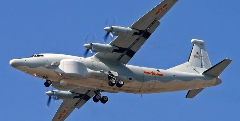 Ngoài ra Trung Quốc còn một số nhỏ máy bay tác chiến điện tử chiến thuật, bao gồm vài chục chiếc Y-8GX và Y-9GX. Máy bay tác chiến điện tử HD-6, dựa trên máy bay ném bom H-6, hay UAV Xianglong “Soaring Dragon” cũng có thể được ứng dụng làm thiết bị gây nhiễu chiến thuật.