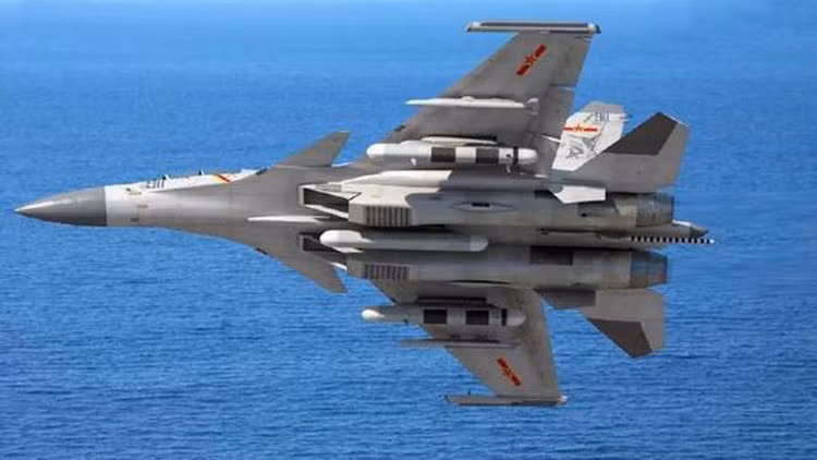 Hải quân Trung Quốc cũng có ý định biến chiếc J-15 hoạt động trên tàu sân bay Liêu Ninh và Sơn Đông thành máy bay tác chiến điện tử chuyên biệt như EA-18G Growler của Mỹ; nhưng do hai tàu sân bay trên sử dụng phương pháp cất cánh nhảy cầu, nên những chiếc J-15D không thể mang đủ tải.