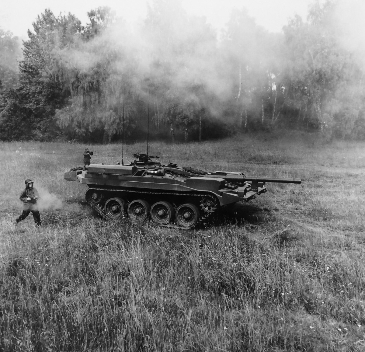 Stridsvagn 103 cũng chưa bao giờ tham chiến và vì vậy, thiết kế của nó vẫn chưa được chứng minh là ưu điểm hay nhược điểm. Tuy nhiên, đối với vai trò dự kiến của nó trong những năm của thập niên 1960, nó có rất nhiều lợi thế.