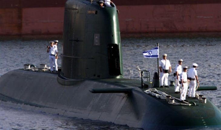 Năm chiếc tàu ngầm lớp Dolphin của Israel đã cập cảng Haifa ở phía bắc Israel. Nếu các tàu ngầm này nếu bị trúng tên lửa hành trình của Iran, khi chúng đang được nạp tên lửa hạt nhân; các vật liệu hạt nhân có thể bị rò rỉ và gây ô nhiễm cho thành phố cảng Haifa. Ảnh: Tàu ngầm lớp Dolphin của Israel - Nguồn: Wikipedia.