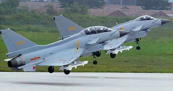 Các chiến đấu cơ J-10C cũng được gửi sang Pakistan nhằm thực hành mô phỏng các tiêm kích Rafale mới mà Ấn Độ chỉ vừa tiếp nhận vào năm ngoái. Kể từ khi được đưa vào biên chế từ tháng 4/2018 đến nay, đã có hơn 200 chiếc J-10C đã có trong trang bị của Không quân và Không quân Hải quân Trung Quốc, nếu tính toàn bộ các biến thể J-10 thì đã là hơn 500 chiếc.