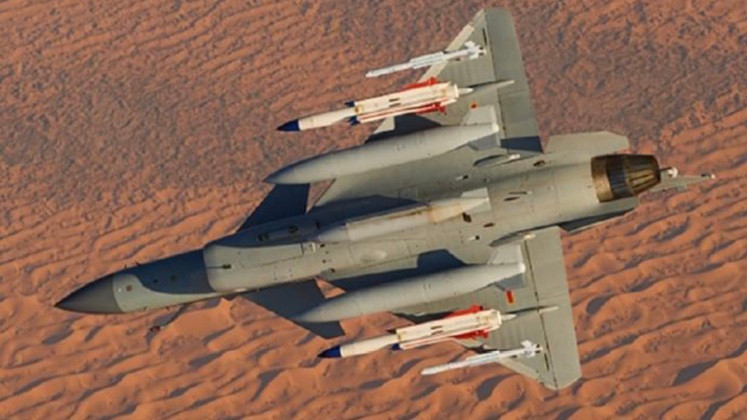 J-10C vượt trội Rafale về tốc độ, tốc độ leo cao, trần bay và có thể dễ dàng bắt chước hiệu suất bay của Rafale. Tên lửa không đối không tầm xa PL-15 của J-10C cũng tương đương với tên lửa Meteor hiện đại của Pháp tuy nhiên J-10C có ưu thế về tên lửa không đối không tầm ngắn khi PL-10 vượt trội hơn Magic R.550 của đối thủ. Ảnh: J-10C với 2 tên lửa hành trình và 2 tên lửa PL-10.