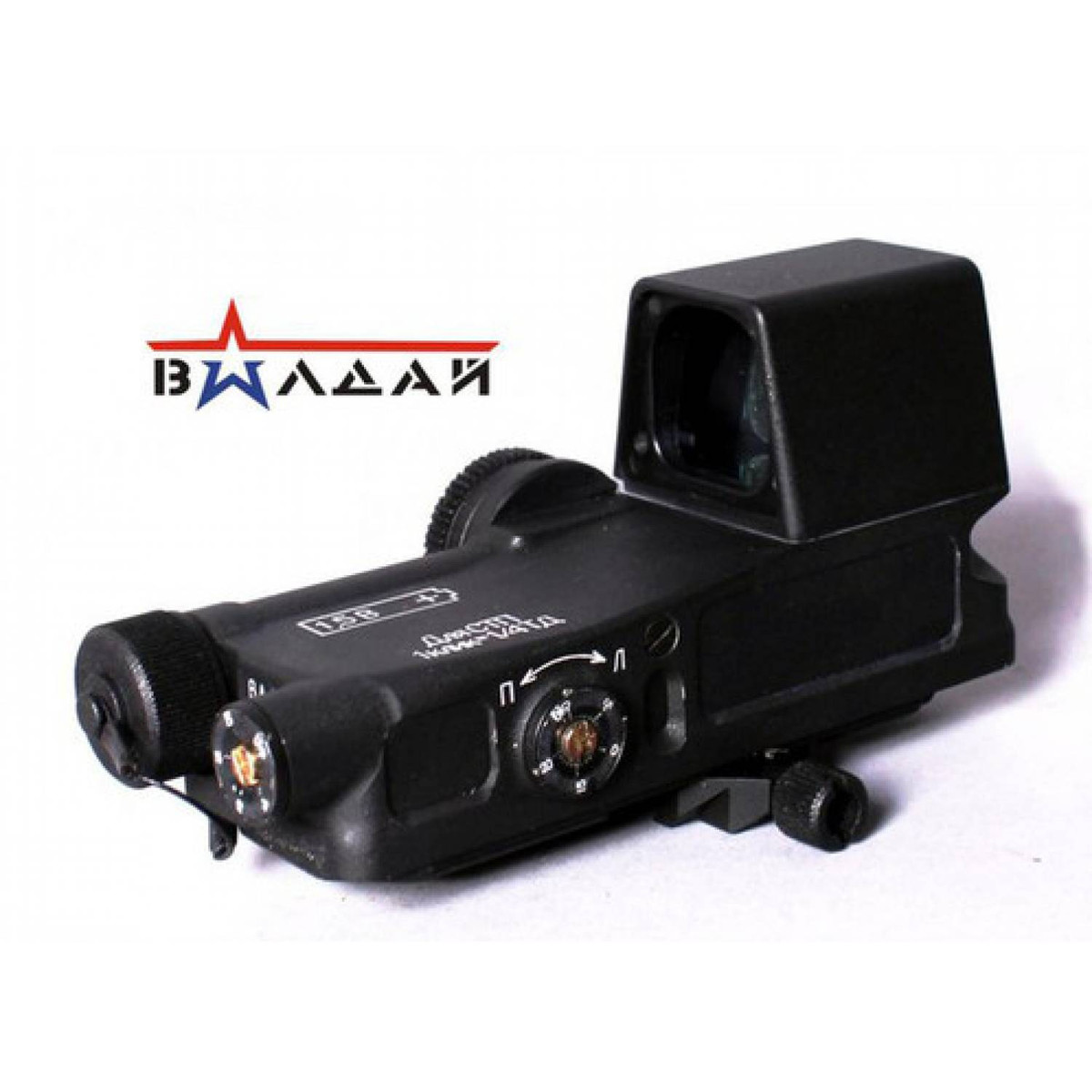 AK-12 sử dụng kính ngắm quang học ba chiều 1P87; đây có thể gọi là loại kính "ngắm đâu trúng đó", vì không cần điều chỉnh tiêu cự như các loại kính ngắm quang học trên súng bắn tỉa. Kính ngắm có thể ngắm bắn nhanh chính xác trong cự ly đến 150m