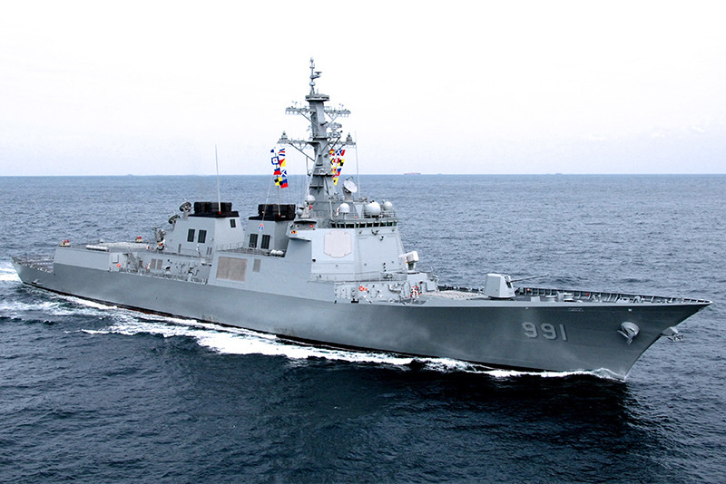 Nhiều chuyên gia cho rằng, thay vì đầu tư thời gian và công sức cho việc chế tạo các tàu sân bay, Hải quân Hàn Quốc nên tập trung vào phát triển các tàu hộ vệ hiện đại hoặc tàu đổ bộ, như vậy sẽ có hiệu quả hơn rất nhiều trong các cuộc xung đột quy mô lớn trong tương lai. Nguồn ảnh: Chosul.