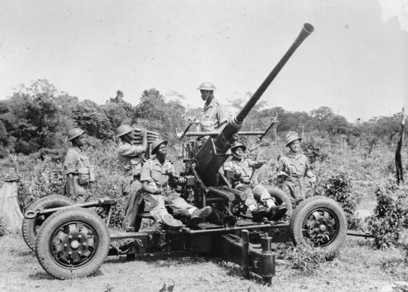 Trong những năm 1930-1940, khẩu 40 mm Bofors L/60 là loại pháo phòng không mạnh nhất thuộc lớp này. Bofors L/60 có thể tiêu diệt mục tiêu ở độ cao đến 3.800 m và tầm bắn lên đến 4.500 m. Do Quân đội Nhật Bản rất cần pháo phòng không bắn nhanh, nên quyết định sao chép và bắt đầu sản xuất hàng loạt vào đầu năm 1943 phiên bản Bofors L/60 với tên gọi Type 5.