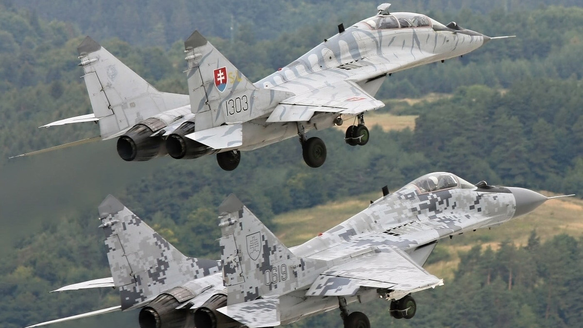 Slovakia hiện cũng có 14 chiếc MiG-29 từ thời Liên Xô, nhưng chỉ có 4 chiếc có thể sẵn sàng chiến đấu, nhưng đã "ăn" hết 70% ngân sách của Không quân nước này. Những chiếc MiG-29 cũng được Không quân Đức sử dụng đến tận năm 2004, sau đó được bán cho Ba Lan.