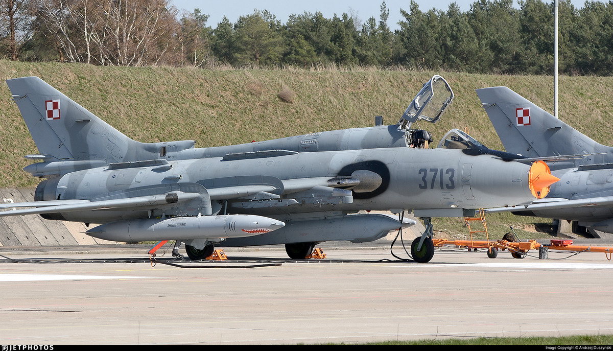 Su-17/22 đã ngừng hoạt động trong Lực lượng Không quân Nga từ năm 1998; nhưng ở một số quốc gia, bao gồm cả Ba Lan, chúng vẫn tiếp tục được sử dụng trong một số phiên bản hiện đại hóa. Ba Lan hiện cũng là quốc gia duy nhất ở châu Âu vẫn đang sử dụng chiến đấu cơ Su-22M4K.