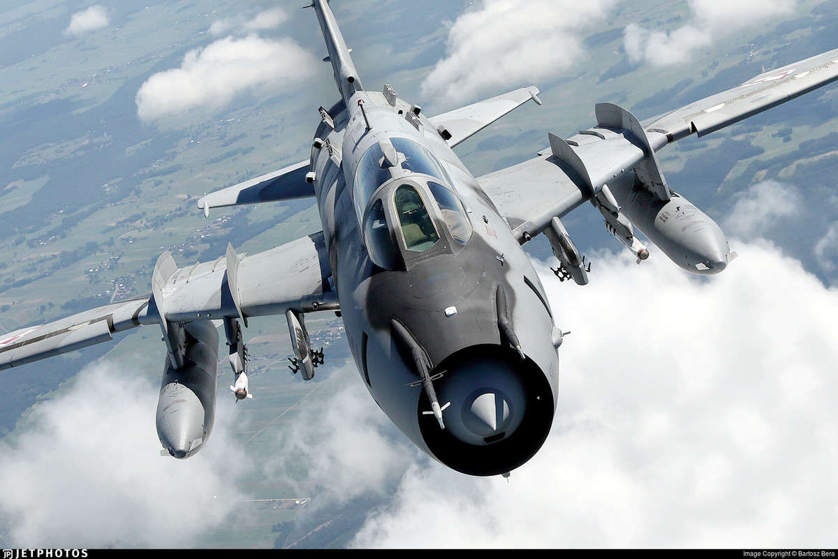 Ngoài chức năng tiến công mặt đất, nhưng phiên bản Su-22M4K còn có khả năng trinh sát. Trong cuộc tập trận của NATO tại Estonia, Su-22M4K của Ba Lan tham gia với tư cách là máy bay trinh sát đường không.