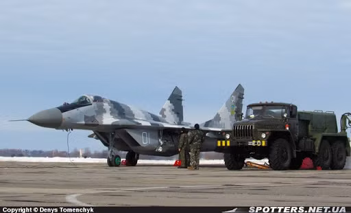 Đồng thời, nhà quan sát Ba Lan cũng chỉ ra các điểm yếu của các lực lượng vũ trang Ukraine. Thứ nhất là lực lượng không quân mà đại diện là các máy bay cũ của Liên Xô, hiện đang trong tình trạng xuống cấp và khả năng chiến đấu thấp.