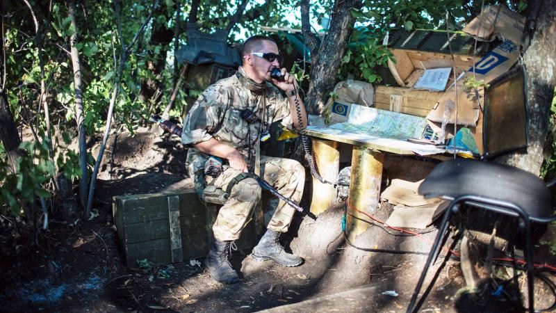 Trong lĩnh vực thông tin liên lạc cũng có những tiến bộ lớn, vào năm 2014 quân đội đã phải giữ liên lạc bằng điện thoại di động thông thường, vì các đài thông tin của Liên Xô cũ đã không còn hoạt động. Giờ đây, quân đội Ukraine nhận được các đài thông tin mới từ các nước phương Tây và trang bị cho các đơn vị của mình.