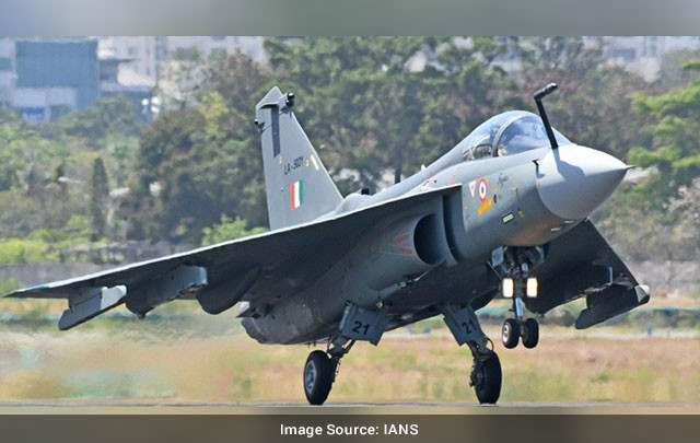 Barbons cũng đánh giá, ưu điểm lớn nhất của tiêm kích Tejas MK1A là nó đáng tin cậy hơn bất kỳ máy bay chiến đấu nào do Trung Quốc chế tạo; không chỉ chất lượng mà máy bay do Ấn Độ chế tạo, đều có công nghệ nguồn rõ ràng.