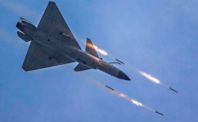 Các nâng cấp của Tejas MK1A bao gồm, trang bị radar mảng pha quét điện tử chủ động (EASA), hệ thống tiếp nhiên liệu trên không, tên lửa không đối không phóng ngoài tầm nhìn, hệ thống đối phó điện tử tiên tiến, v.v.