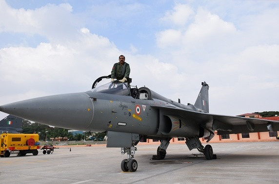 Tuy nhiên, động cơ này được cho là không đủ đáp ứng yêu cầu của tiêm kích Tejas MK1A. Hiện nay, Tejas MK1A vẫn đang sử dụng động cơ F404 được sản xuất tại Mỹ. Mặt khác, Trung Quốc tiếp tục dựa vào các động cơ cũ của Nga.