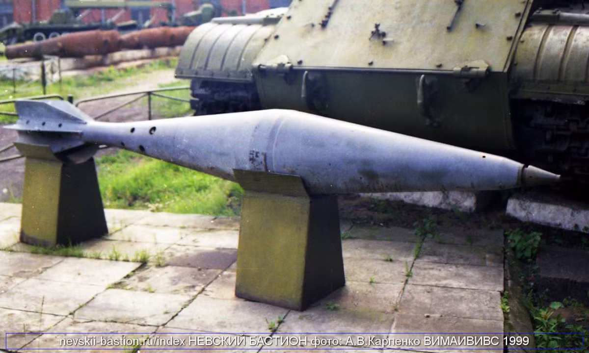 Ngoài ra, theo một số nguồn tin cho biết, ngoài đầu đạn chuyên dùng RDS-41, khẩu cối 420mm này còn sử dụng một đầu đạn cỡ nhỏ RDS-9, vốn được tạo ra cho ngư lôi 533 mm T-5 của Liên Xô, có thể được sử dụng như một đầu đạn pháo. 