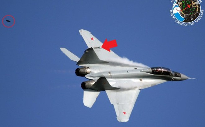 MiG-35 có tỷ lệ công suất trên trọng lượng tuyệt vời, tải trọng vũ khí chiến đấu so với MiG-29M tăng 2 tấn (đạt 6,5 tấn). Vũ khí của MiG-35 có thể tấn công cả mục tiêu trên không và mặt đất, với các loại tên lửa không đối không và không đối đất hiện đại.