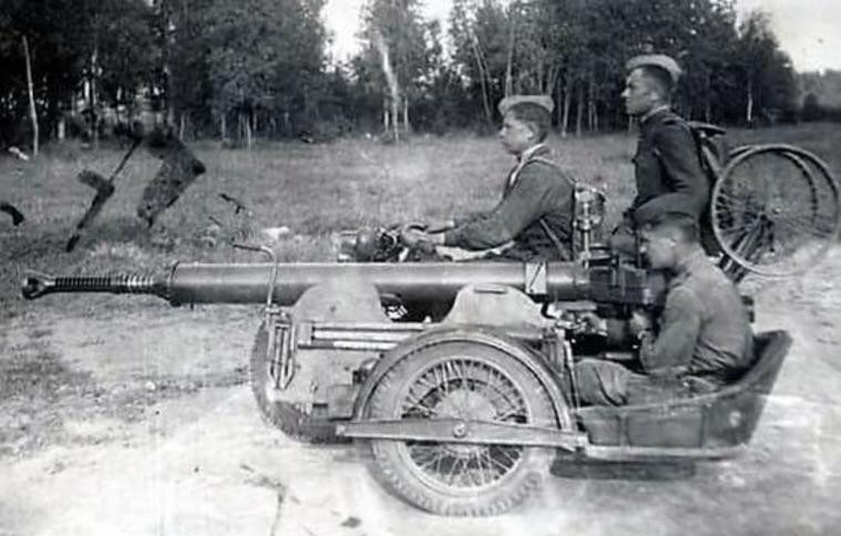 Toàn bộ xe và pháo chỉ nặng 1,3 tấn; tuy thô, nhưng mô hình này khá thành công. Sử dụng điều này làm bản thiết kế, quân đội Liên Xô đã liên tiếp phát triển pháo chống tăng SD-44 85mm và pháo chống tăng tự hành SD-13 125mm.