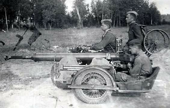 Khi chiến tranh thế giới thứ hai kết thúc, lực lượng tăng - thiết giáp Liên Xô không còn ở thế bất lợi, nên kế hoạch này dần mai một. Nhưng sự xuất hiện chính thức của xe mô tô chống tăng trên sân khấu lịch sử, có liên quan mật thiết đến sự phát triển của lực lượng đổ bộ đường không.