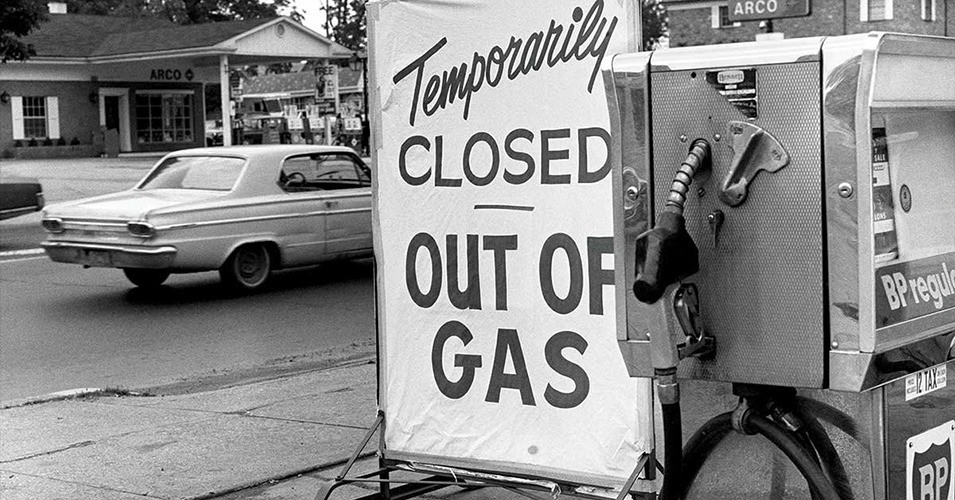 Nhưng cuối cùng, Mỹ và thế giới không làm gì khác ngoài việc trả nhiều tiền hơn, làm lạm phát tăng vọt; Tổng thống Nixon bị lôi kéo vào vụ bê bối Watergate, Mỹ vừa rút khỏi Việt Nam, quân đội Mỹ rơi vào tình trạng hỗn loạn và công chúng Mỹ không mong muốn một cuộc chiến khác.