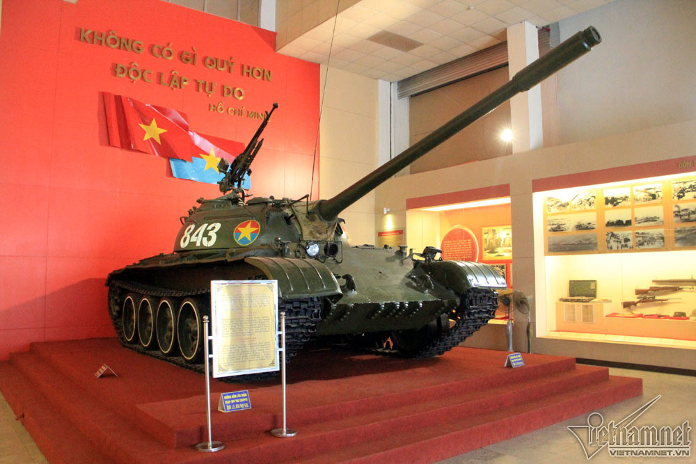 T-54 và T-55 đã chứng tỏ sức mạnh khi chiến đấu ở Ấn Độ, Campuchia và Uganda. Ở nước ta, nếu chiếc trực thăng Bell UH-1 bị ném xuống biển từ các tàu sân bay trở thành biểu tượng cho thất bại của Mỹ ở Việt Nam, thì chiếc xe tăng T-54 húc sập cổng Dinh Độc Lập đã trở thành biểu tượng chiến thắng của Quân đội Nhân dân Việt Nam.