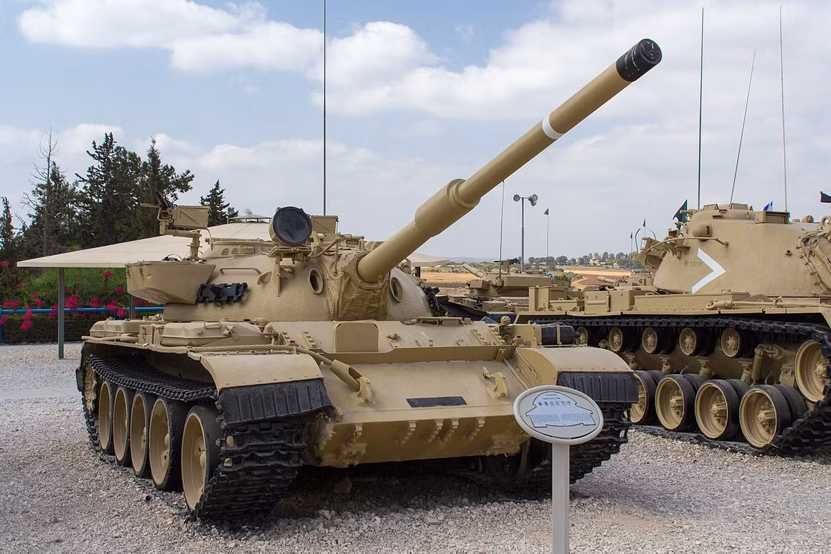 "Từ năm 1946 đến năm 1983, Liên Xô đã sản xuất hơn 100.000 chiếc xe tăng chủ lực T-54/T-55, đây là dòng xe tăng được sản xuất rộng rãi nhất trong lịch sử", ấn phẩm National Interest cho biết.