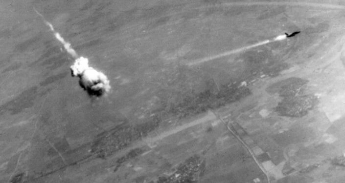 Tiêm kích F-111 được coi là máy bay tiêm kích - ném bom thế hệ mới tiên tiến nhất của không quân Mỹ thời bấy giờ. Nhưng chỉ sau 10 ngày tham chiến, chiếc F-111 đầu tiên đã bị rơi ở phía tây Hà Tĩnh vàphía Mỹ cho rằng máy bay F-111 bị tai nạn.