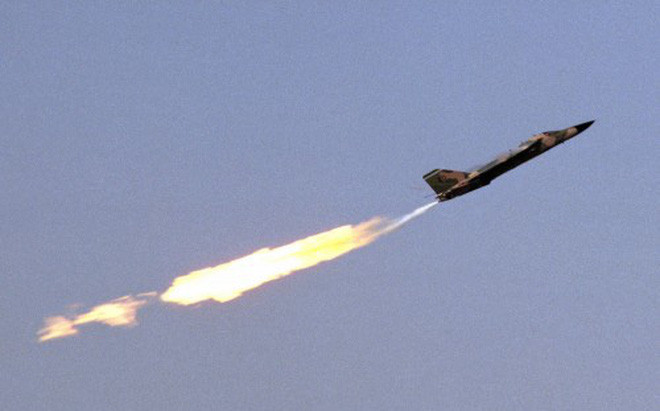 Mặc dù là một máy bay chiến đấu hiện đại, nhưng trong các cuộc tập kích vào Hà Nội và Hải Phòng trong Chiến dịch Linebacker II năm 1972, đã có 5 chiếc F-111A bị bắn rơi trên tổng số 48 chiếc. Tỷ lệ tổn thất là 5 trên 48 chiếc tương đương hơn 10%, một tỷ lệ quá cao mà người Mỹ không mong muốn.