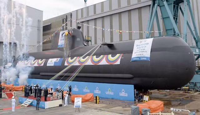 Hải quân Hàn Quốc hiện đang sử dụng các tàu ngầm nhỏ bằng một nửa và được đóng theo giấy phép của Đức, đó là 9 chiếc tàu ngầm lớp Sohn Won-yil (Type 214/ KSS-II) có lượng choán nước 1.860 tấn và 9 chiếc Chang Bogo (Type 209/ KSS- I) có lượng choán nước 1.290 tấn.