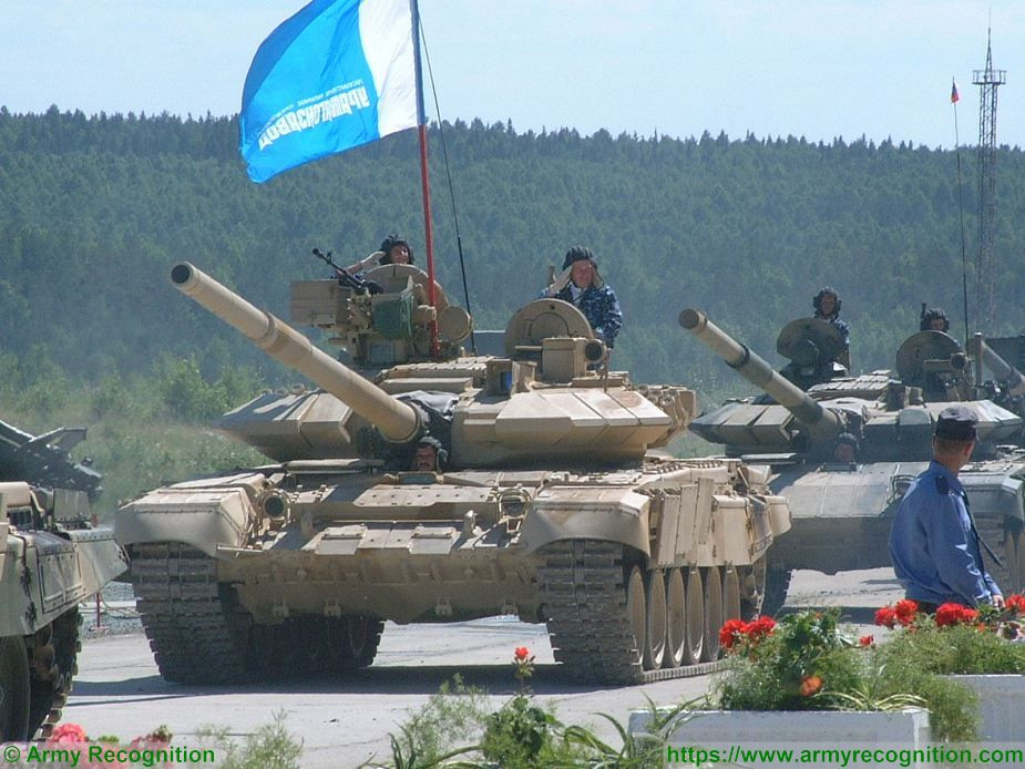 Xe tăng T-90 được coi là sự hiện đại hóa sâu sắc của T-72, ban đầu được gọi là T-72BU. Chiếc xe tăng này nhanh chóng được đổi tên thành T-90; một quyết định tiếp thị được thực hiện, để nhấn mạnh chiều sâu của những nâng cấp của nó và được đưa vào trang bị trong Quân đội Nga năm 1992.