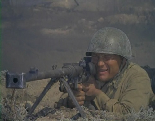 Đầu thế chiến 2, các mẫu súng chống tăng giành cho bộ binh thường là súng trường bắn đạn xuyên giáp, cỡ nòng dưới 20 mm, nên chỉ có thể xuyên thủng được những loại tăng hạng nhẹ; còn với những loại tăng hạng nặng thì thực sự "vô hại".