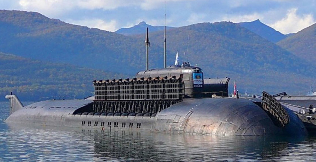 Mỗi tàu ngầm Oscar mang 24 tên lửa chống hạm P-700. Hải quân Liên Xô có đủ số lượng tàu ngầm Oscar, để được biên chế cho cả Hạm đội Phương Bắc và Thái Bình Dương, có thể tiêu diệt các tàu sân bay Mỹ ở cả Đại Tây Dương và Thái Bình Dương.