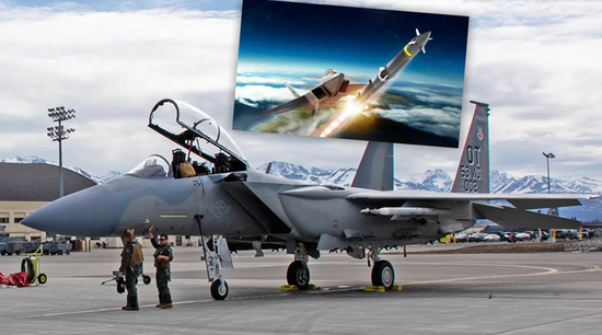 Khả năng mang vũ khí siêu lớn của F-15EX đã được nhiều người biết đến, tuy nhiên đây là vũ khí tấn công mặt đất; bao gồm cả tên lửa siêu thanh, có kích thước lớn hơn nhiều, so với hầu hết các tên lửa đất đối không thông thường. Đặc biệt, tên lửa siêu thanh AGM-183A, được cho là có thể trang bị cho tiêm kích F-15EX trong tương lai.