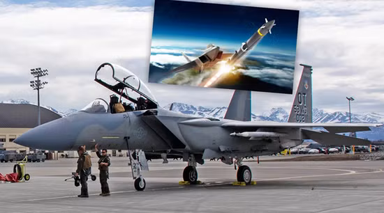 Khả năng mang vũ khí siêu lớn của F-15EX đã được nhiều người biết đến, tuy nhiên đây là vũ khí tấn công mặt đất; bao gồm cả tên lửa siêu thanh, có kích thước lớn hơn nhiều, so với hầu hết các tên lửa đất đối không thông thường. Đặc biệt, tên lửa siêu thanh AGM-183A, được cho là có thể trang bị cho tiêm kích F-15EX trong tương lai.