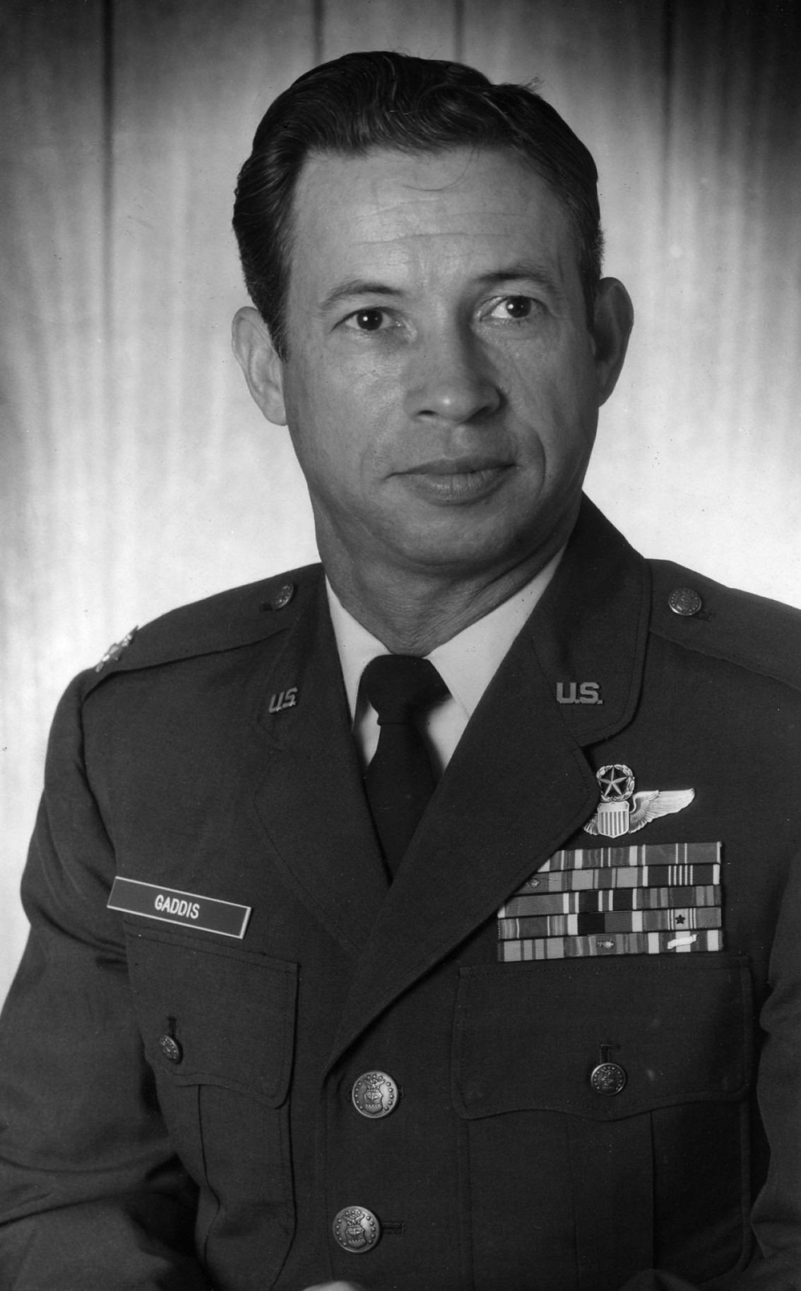 Điều trớ trêu là một người được tôn vinh là "chuyên gia chống MiG", mang quân hàm cao nhất của cấp tá, có 20 năm bay lượn, với gần 4.200 giờ bay, thuộc lực lượng không quân nhà nghề, đã thua một phi công có kinh nghiệm khoảng 300 giờ bay. Ảnh: Phi công Norman – Nguồn: Wikipedia