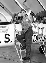 Norman là một trong những phi công lái máy bay chiến đấu phản lực đầu tiên của Không quân Mỹ, và đã có mặt phục vụ từ châu Âu sang châu Á. Với những thành tích của mình, năm 1960, Norman được bổ nhiệm làm Hiệu trưởng trường Cao đẳng sĩ quan tham mưu không quân cao cấp. Nguồn: Wikipedia