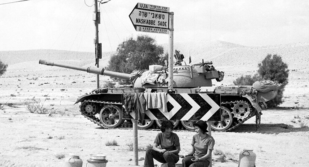 So với vũ khí của phương Tây, thì vũ khí của Liên Xô rẻ chỉ bằng một nửa so với vũ khí có tính năng tương đương của phương Tây. Thông thường, Liên Xô sẽ giảm một nửa giá mua và cho vay phần còn lại với lãi suất là 2% một năm, thời gian ân hạn từ ba đến bảy năm và hoàn trả trong 15 năm tiếp theo".