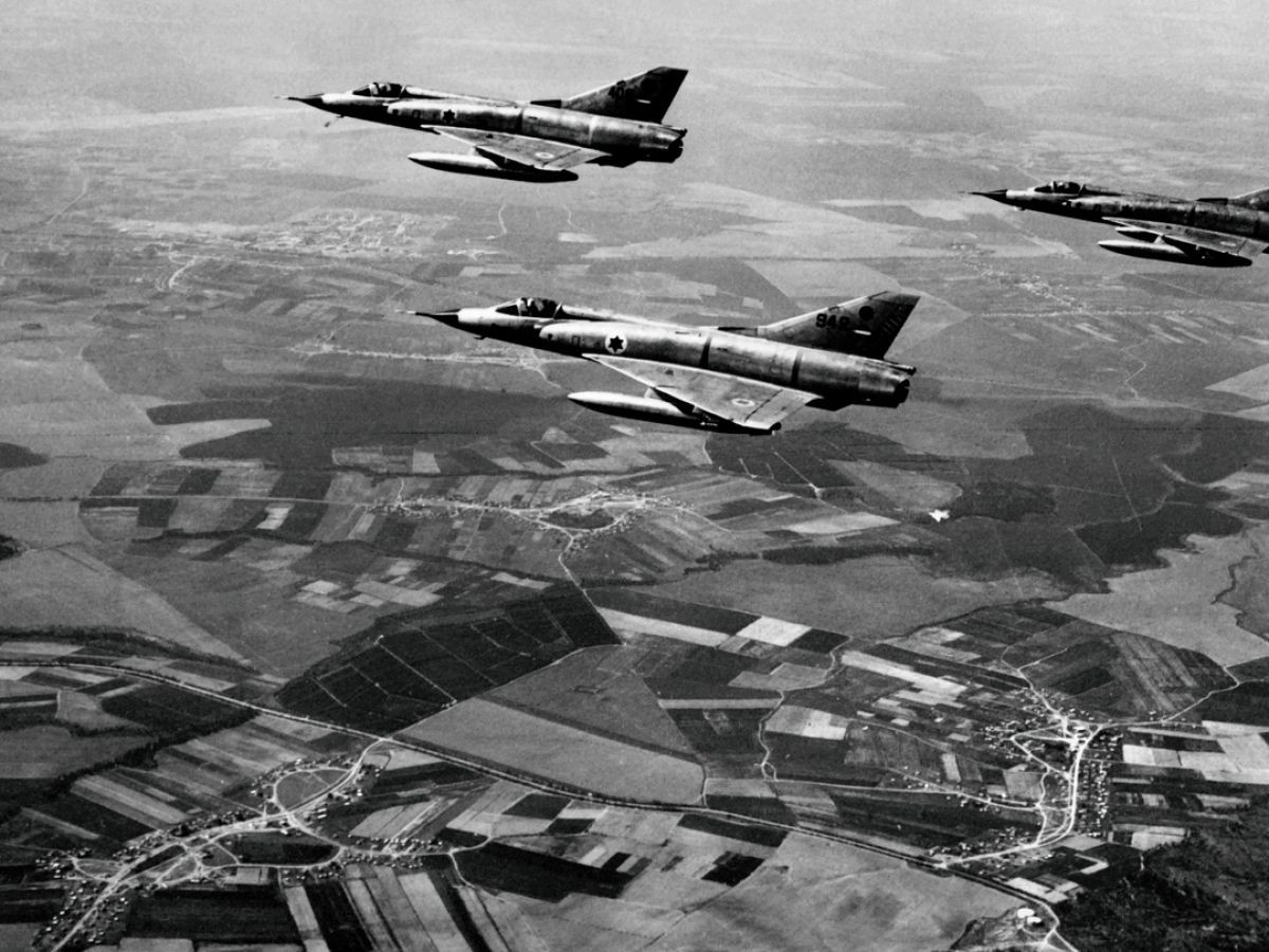 Trên thực tế là Ai Cập có lợi thế áp đảo về vũ khí so với Israel, nhưng do tinh thần chiến đấu của binh lính kém, và nhất là việc can thiệp chính trị của Tổng thống Sadat, trong việc lập kế hoạch quân sự; cuối cùng đã dẫn đến thất bại thảm hại của Ai Cập trong cuộc chiến Yom Kippur với Israel vào tháng 10/1973.