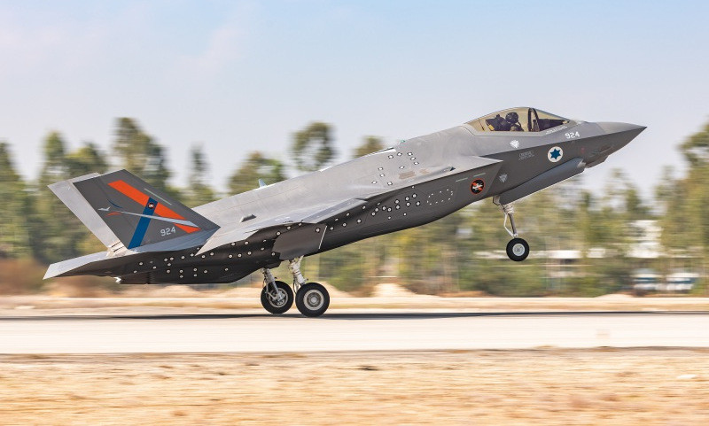 F-35 sở hữu một loạt các tính năng tiên tiến, đó là tính năng tàng hình, hệ thống điện tử và các cảm biến hết sức hiện đại, khả năng tác chiến mạng. F-35 còn có khả năng bay hành trình siêu âm cũng như có thể thực hiện đột phá vào sâu lãnh thổ đối phương, mà không hề bị phát hiện.