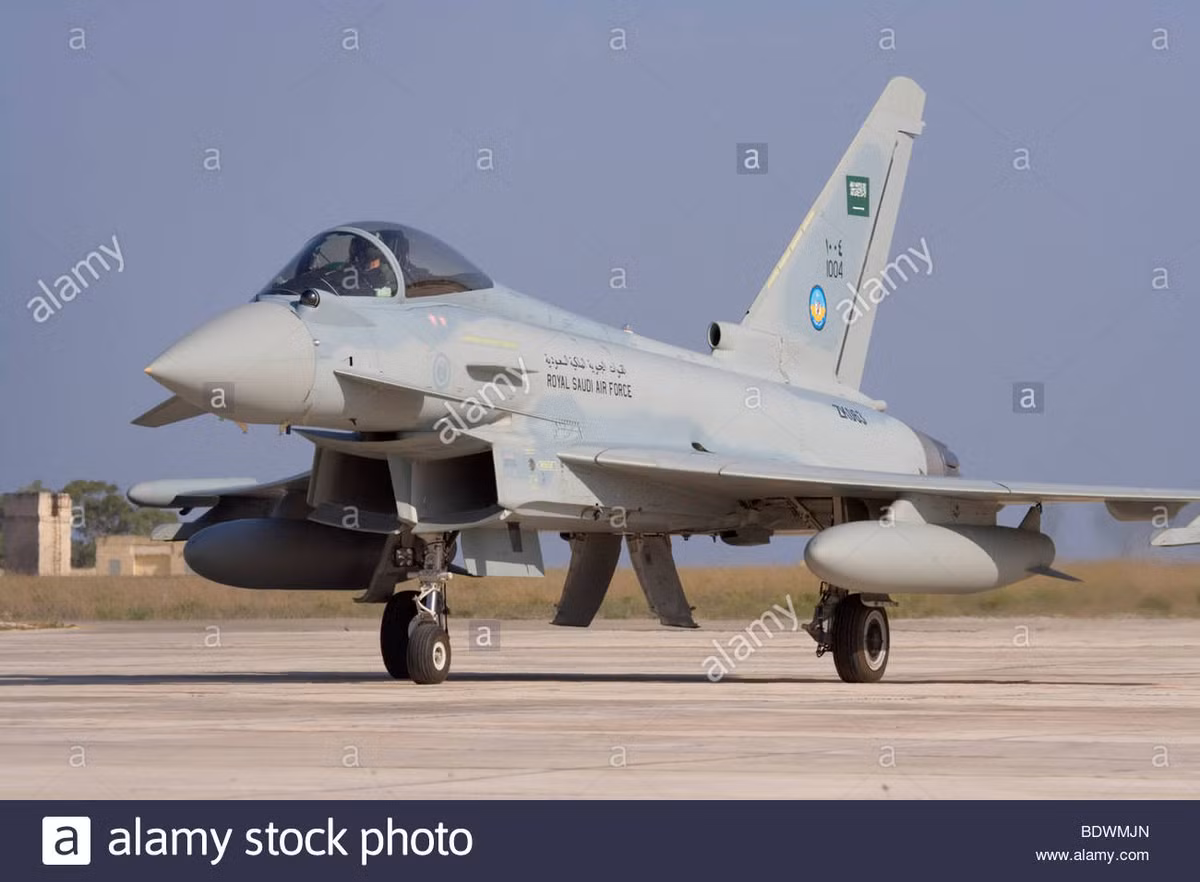 Một loại chiến đấu cơ hạng nặng nữa của đại gia Arab Saudi là Eurofighter Typhoon; đây là loại chiến đấu cơ do châu Âu hợp tác phát triển. Eurofighter có tính năng kém và và rẻ hơn F-15 Eagle, và việc mua Typhoon được cho là chủ yếu vì lý do chính trị. Tuy nhiên nó có tính năng cao hơn nhiều chiến đấu cơ F-16 và MiG-29 của các quốc gia khu vực.