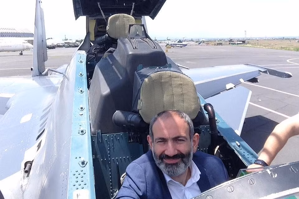 Hối hận bây giờ cũng vô ích, và ai đó phải chịu trách nhiệm về việc thua trận trước lịch sử Armenia; nhưng bây giờ, không ai chịu trách nhiệm cho thất bại này. Cho đến nay, Thủ tướng Armenia Nikol Pashinyan chỉ nhận trách nhiệm bằng lời nói, điều này dường như là “không bình thường” cho một thất bại lớn như vậy?