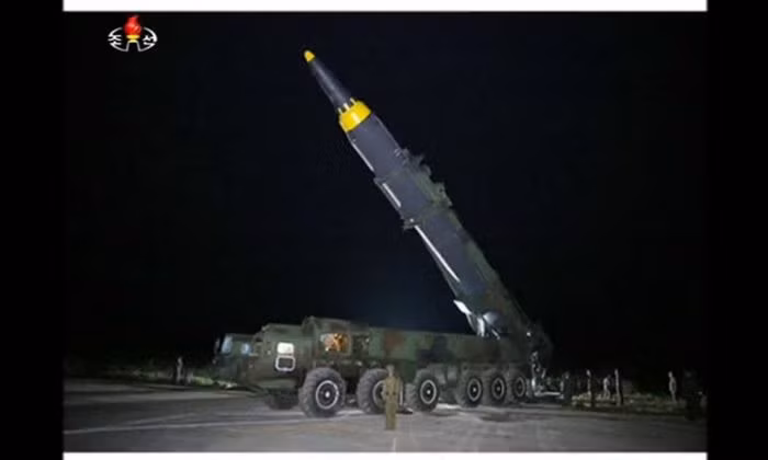 Có thể Triều Tiên đang phát triển phiên bản tên lửa tiếp theo sử dụng nhiên liệu rắn, thay thế cho loại Hwasong-12; cũng như họ cũng đang tích cực thay thế kho tên lửa tầm trung sử dụng nhiên liệu lỏng, bằng loại tên lửa sử dụng nhiên liệu rắn hiện đại.