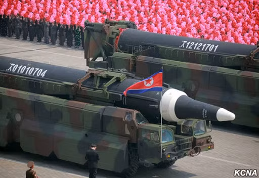 Một trong những tên lửa đạn đạo ít được chú ý nhất, nhưng được cho là quan trọng nhất trong kho vũ khí tên lửa của Triều Tiên, đó là tên lửa đạn đạo tầm trung Hwasong-12.