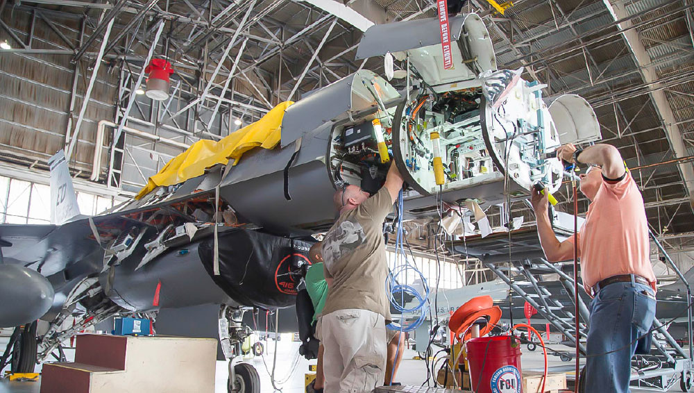 Hoặc F-36 cũng có thể được trang bị radar mảng pha quét định tử chủ động AN/APG-83 tiên tiến, giống như phiên bản mới nhất của F-16, cũng như hệ thống cảm biến hồng ngoại và hệ thống ngắm mục tiêu quang điện mới.