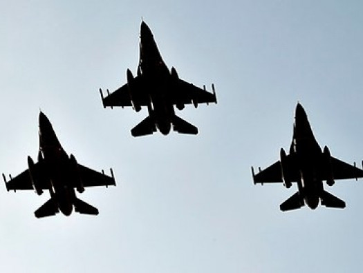 Hiện tại, F-36 thực sự chỉ là một khái niệm mới, nó có vẻ giống như một sự lai tạo giữa F-22 và F-35. Lực đẩy của động cơ rất lớn, hiệu suất bay tốc độ cao tốt, tầm bay tốt hơn F-35 và khả năng mang vũ khí được nhiều hơn. Tuy nhiên F-36 liệu có cơ hội "sống sót", trước những hệ thông phòng không hiện đại như S-300 hay S-400 của Nga hay không, đó mới là câu hỏi cần quan tâm? Nguồn ảnh: QQ.