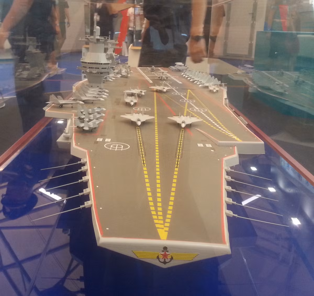 Các nhà hoạch định chiến lược của Hải quân Nga sau này, cũng không thống nhất về dự án phát triển tàu sân bay. Có thời điểm, Tổng thống Dmitri Medvedev gợi ý rằng, Nga sẽ đóng và sử dụng 6 tàu sân bay vào năm 2025; rõ ràng, điều đó hoàn toàn không xảy ra.