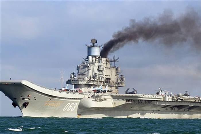 Các kế hoạch lớn về đóng mới các tàu sân bay như của Hải quân Mỹ đã chết, khi Liên Xô tan rã; nhưng Nga vẫn được thừa hưởng một tàu sân bay lớn và còn hoạt động cho đến ngày nay.