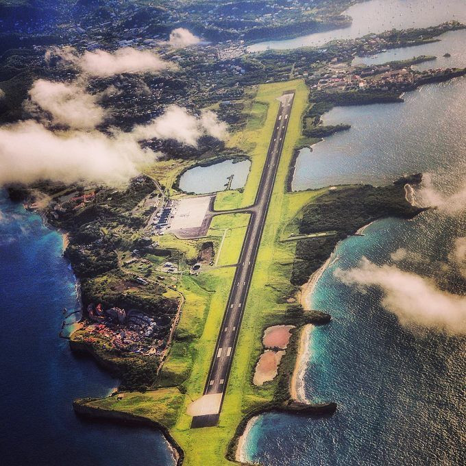 Hiện nay, Grenada là quốc đảo tập trung vào phát triển du lịch và giáo dục. Grenada là quốc gia có ngân sách cho giáo dục thứ 3 trên thế giới (10,3%), tỷ lệ biết chữ rất cao đạt 98,6%. Và sân bay do Liên Xô xây ngày trước bây giờ được đổi tên thành sân bay Maurice Bishop để tưởng nhớ lãnh đạo Xã hội chủ nghĩa ôn hòa khi xưa. Nguồn ảnh: Warhistory.