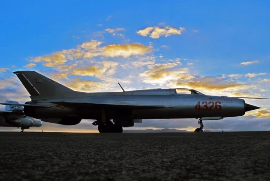 Mỹ đã “mượn” chiếc MiG-21 còn nguyên vẹn, trong khoảng thời gian từ 23/01 đến 08/04/1968, đưa đến Vùng 51 (khu vực bí mật chuyên thử nghiệm vũ khí của Quân đội Mỹ), để thử nghiệm và đánh giá. Sau đó, chiếc máy bay đã được đưa trở lại Israel, và được trưng bày tại Bảo tàng Không quân Israel.